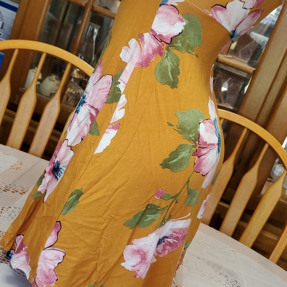 Stunning Warm Weather Floral Dress - Picture 8 of 9